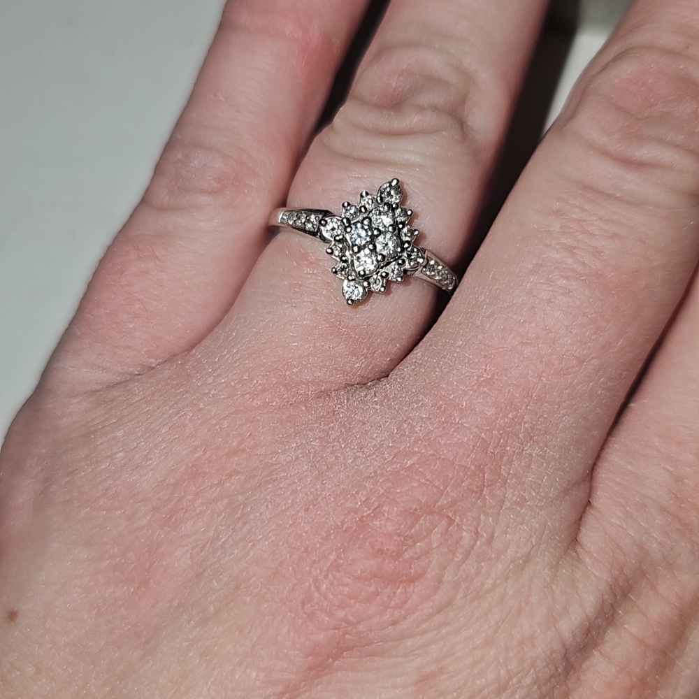 Dazzling Silver Starburst Ring
